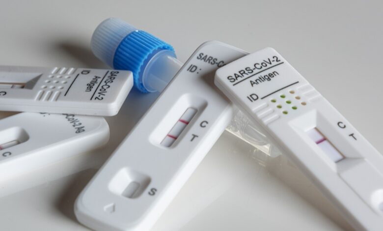 Unterschiede zwischen Antikörper-, Antigen- und PCR-Tests [Bildinhalt mit KI erstellt]