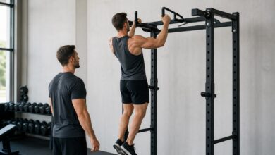breiter rücken klimmzug training [Bildinhalt mit KI erstellt]