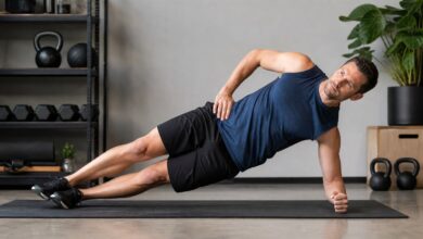seitliche bauchmuskeln side plank [Bildinhalt mit KI erstellt]